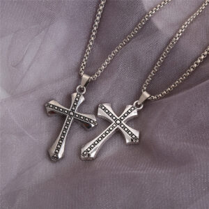 Collier croix chrétienne