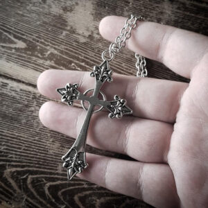 Collier croix gothique
