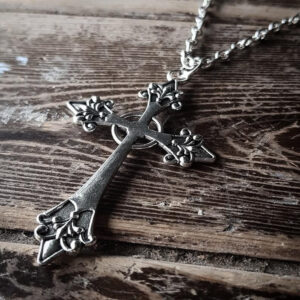 Collier croix gothique