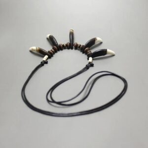 collier perle vintage vu de derrière