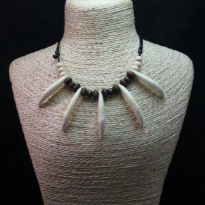 collier perle vintage dents de loup blanches