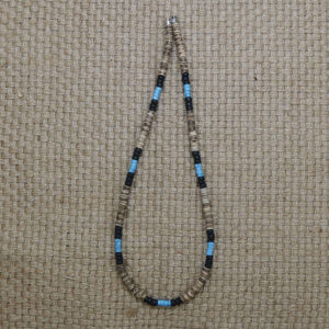 Collier ras de cou surfeur