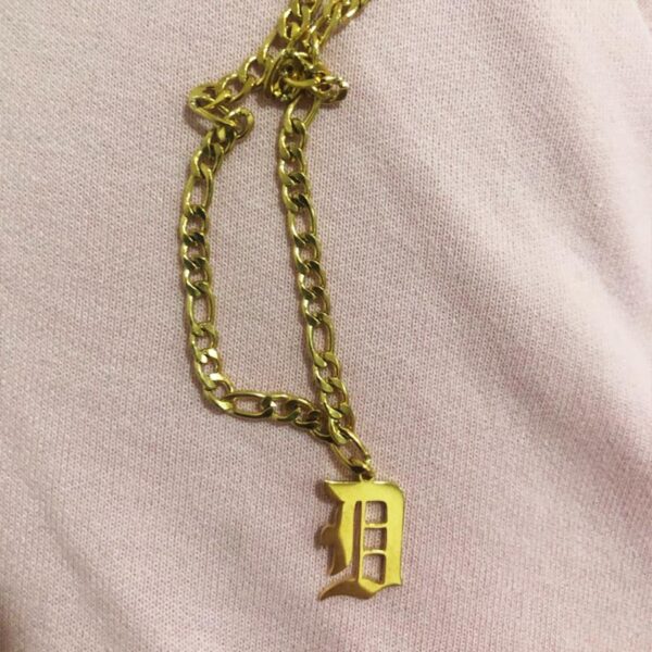 Pendentif lettre gothique