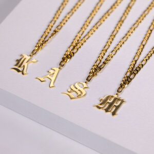 Pendentif lettre gothique