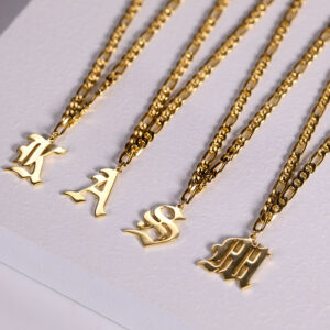 Pendentif lettre gothique